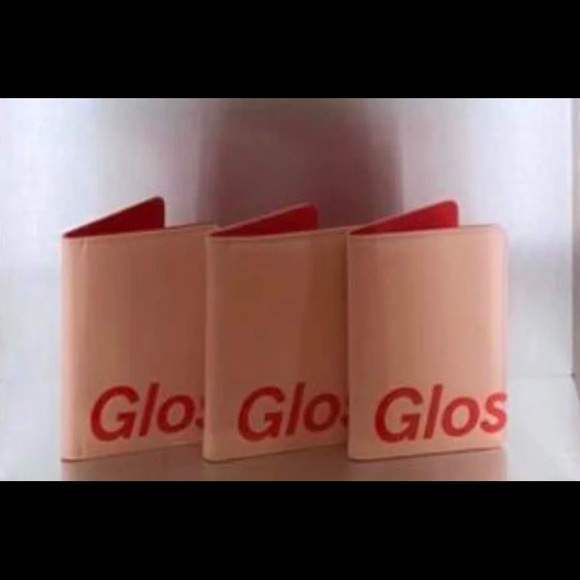 GLOSSIER LONDON PASSPORT COVER - Picture 8 of 9